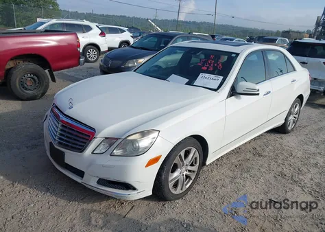 2010 Mercedes-Benz E 350 4Matic z USA, uszkodzony, nr VIN WDDHF8HB9AA108348
